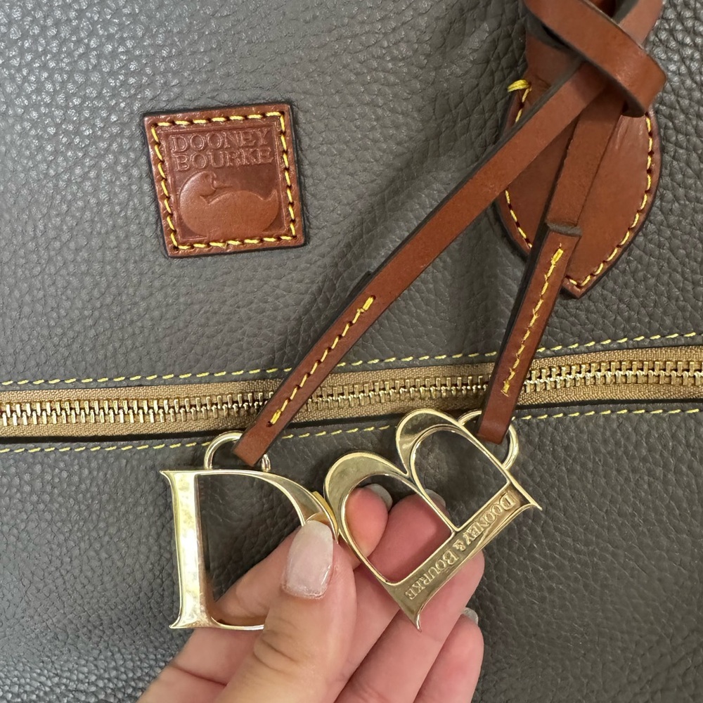 Dooney & Bourke Gray leather shoulder bag - Picture 2 of 11